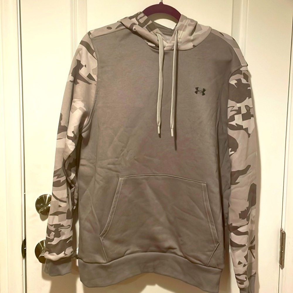 NWT Men’s Under Armour Camo Hoodie Medium